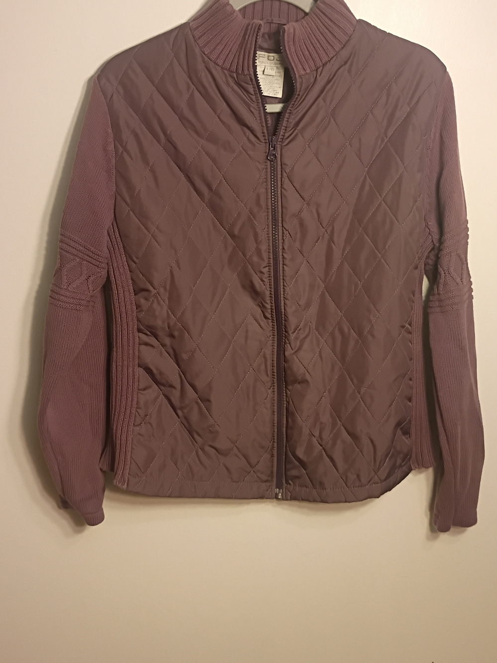 Women's Quilted Mauve Zip-Up Puffer Jacket with Ribbed Sleeves